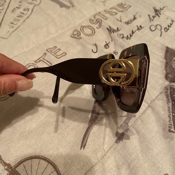 SUNGLASSES - Picture 2 of 3